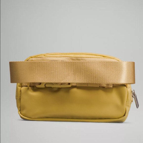 Lululemon Everywhere Belt Bag - Golden Sand - Picture 5 of 7